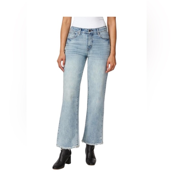 Kensie Denim - NWOT Kensie “The Aubrey” high rise relaxed straight.
